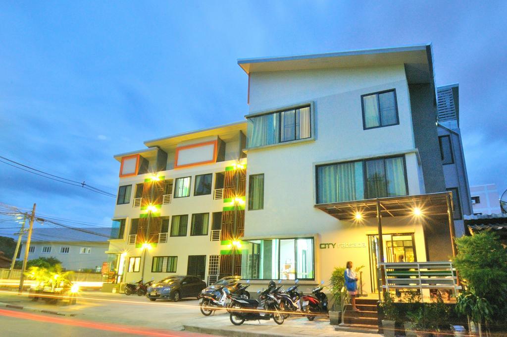 City Ratsada Lampang Extérieur photo